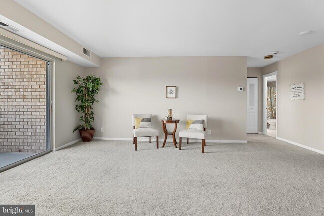 Foto del edificio - 12001 Old Columbia Pike