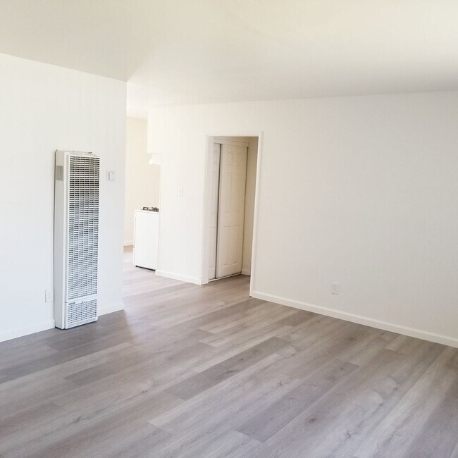 Foto del edificio - Cozy 2 bedroom and 1 bathroom near Port Hueneme Beach!