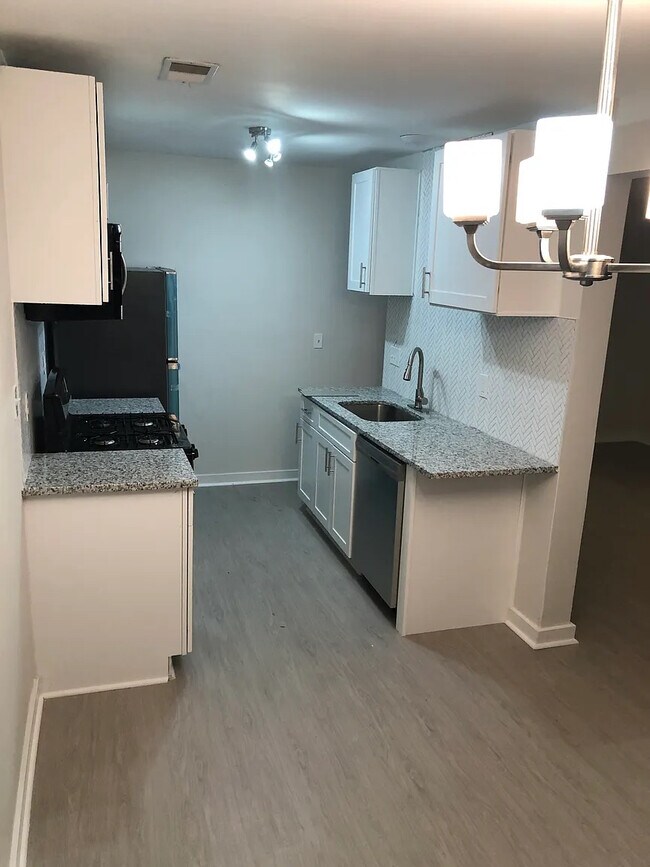 Foto del edificio - Room in Townhome on Pine Tree Trail