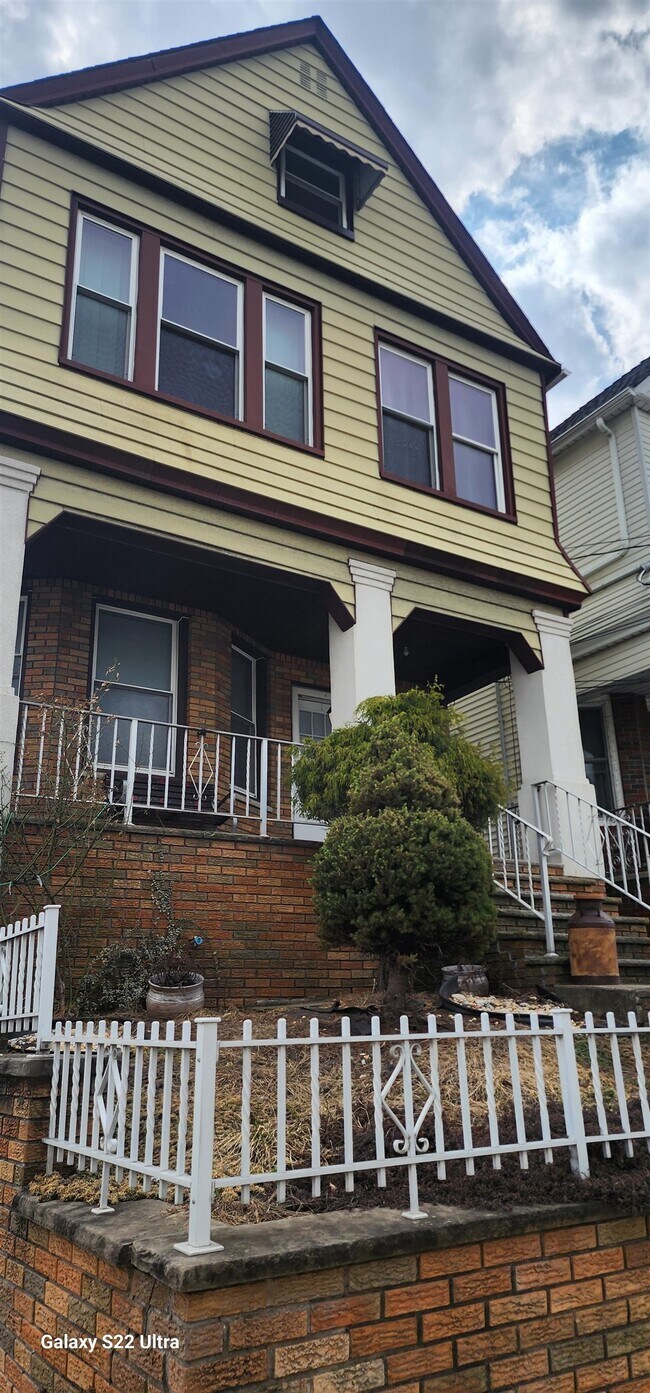 Foto del edificio - 44 E 4th St