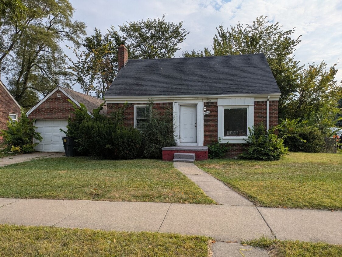 Foto principal - 3BR Updated Home - New Carpet/Paint - Corn...