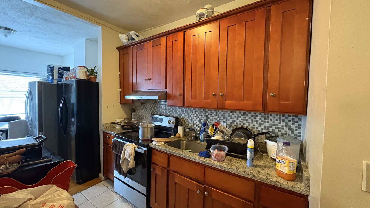 Foto principal - 227 Everett St