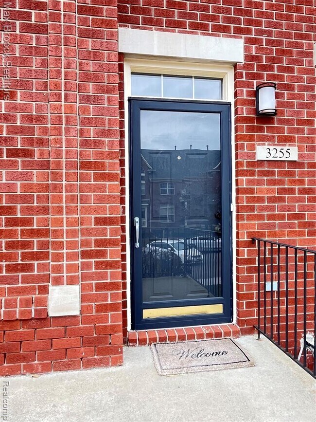 Foto del edificio - 3255 Camden Dr