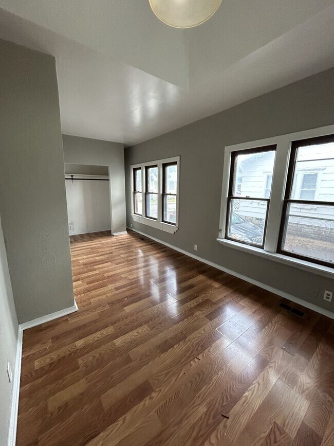 Foto del edificio - COMING SOON! Completely Remodeled 3 BR / 1 BA Single Family Home w/Huge Back Yard