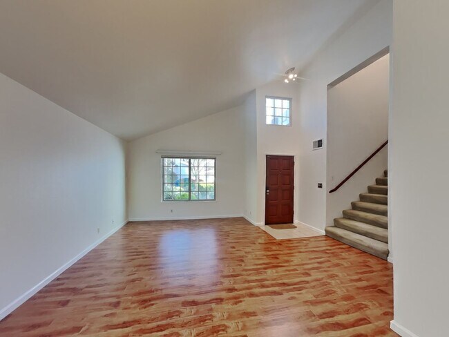 Foto del edificio - Spacious 4/2.5 Two-Story Home in Martinez Available Now!