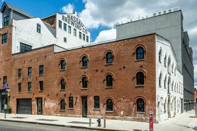 Building Photo - 945 Bergen St