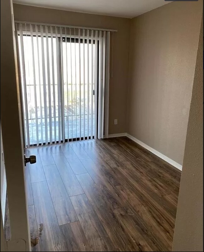 Building Photo - 2824 S Bartell Dr