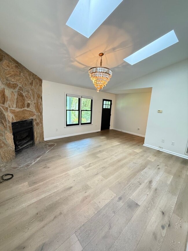 Building Photo - Beautiful East Side Property!
