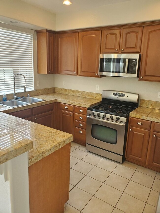 Building Photo - 4 Bedrooms in Gated Community