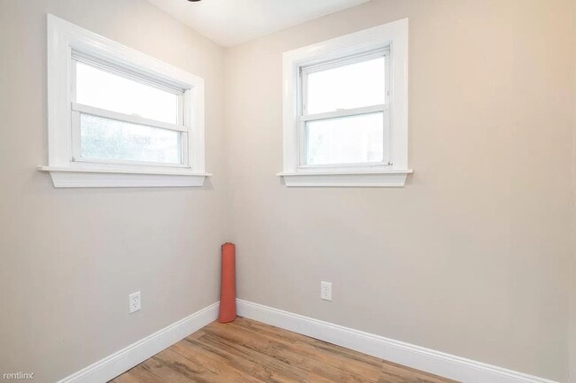 Building Photo - 1 br, 1 bath Townhome - 2664 Janney St