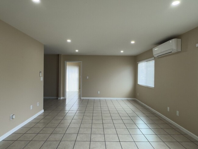 Building Photo - Casa Millar