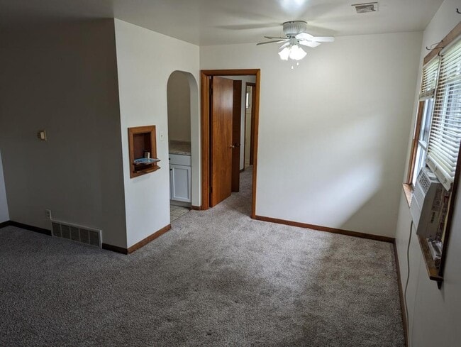 Building Photo - 2 James Pl