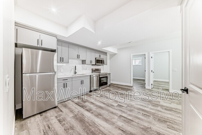 Photo du bâtiment - 12901-1123A 123a St NW