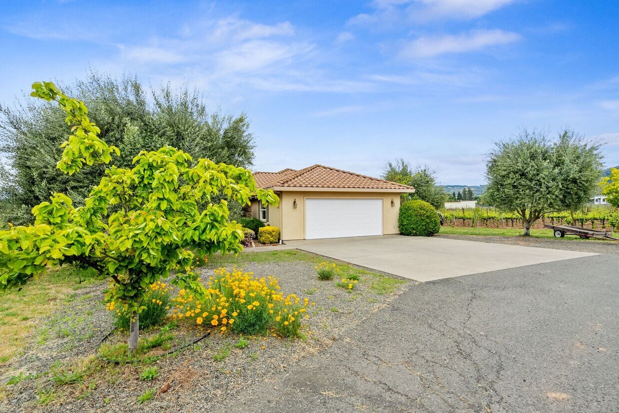 Foto principal - 2 bdrm 2 bath ADU w/ Vineyard views