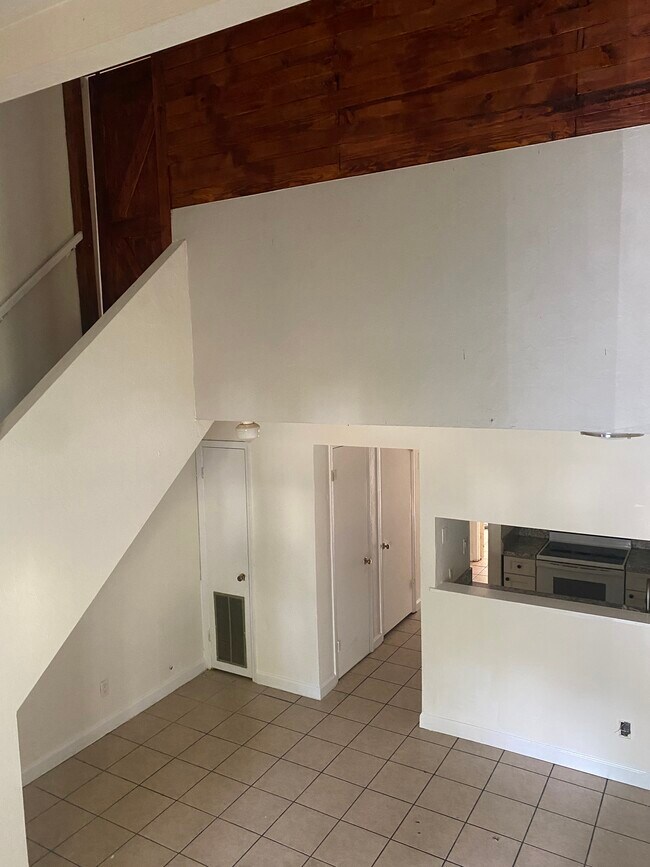Building Photo - 1860 Nekoma Ct