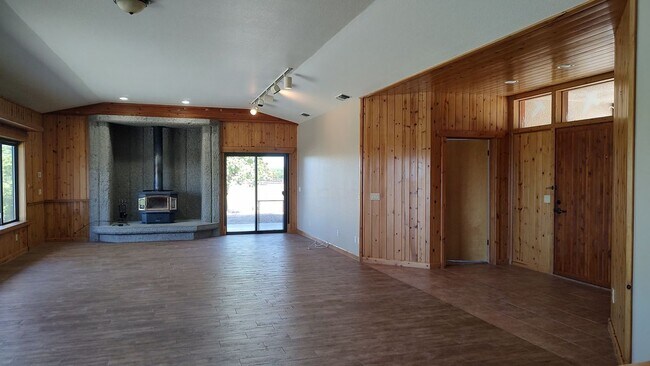 Foto del edificio - 2625-2624 4 Paws Way