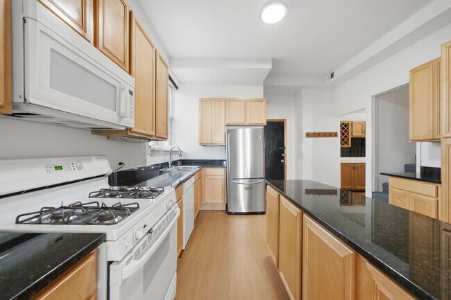 Foto del edificio - 3300 N Southport Ave