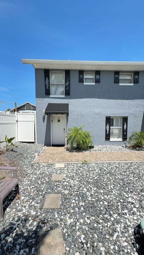 Primary Photo - Fully Furnished One Bedroom Long Term Beac...