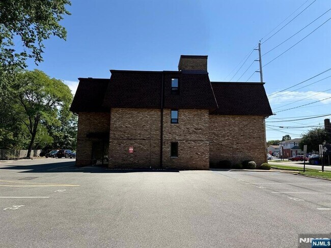 Building Photo - 25 Market St