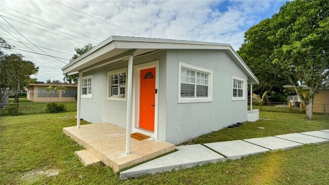 Foto del edificio - 140 NW 38th St