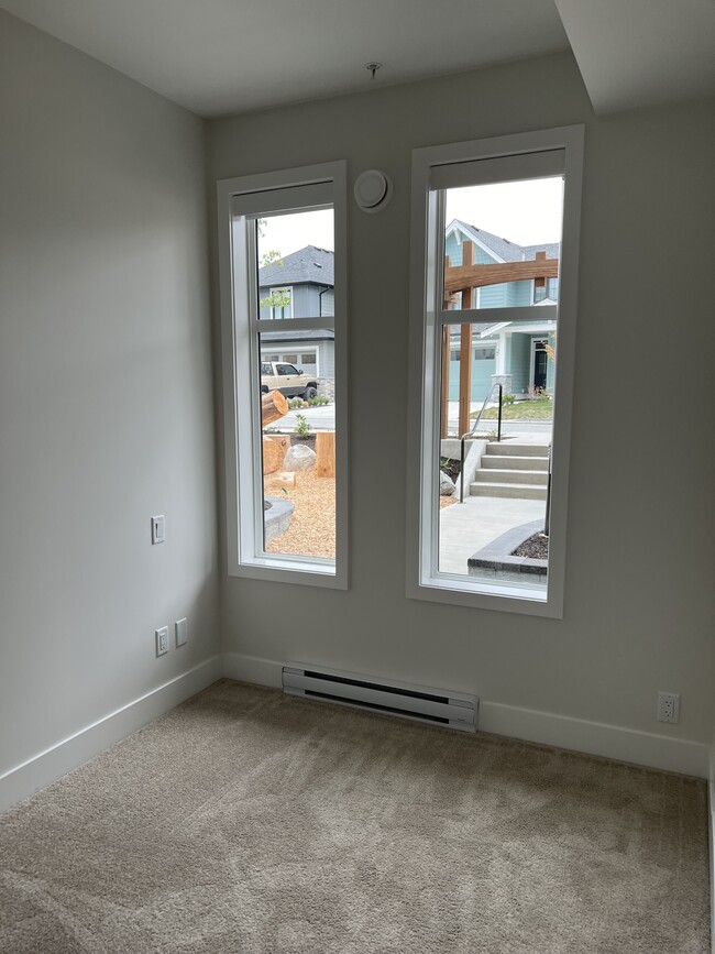 Building Photo - 6045-6045 Chilliwack River Rd
