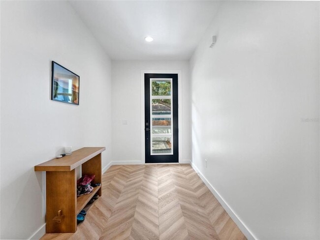 Building Photo - 102 W Adalee St