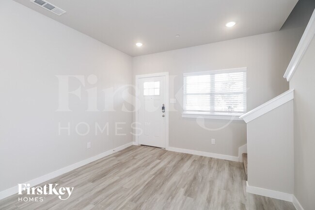 Foto del edificio - 334 Niki Dr