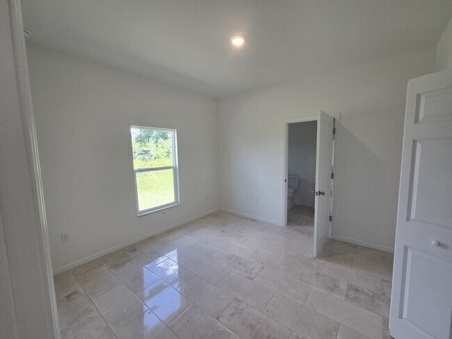 Building Photo - BRAND NEW HOME-2/2/1
