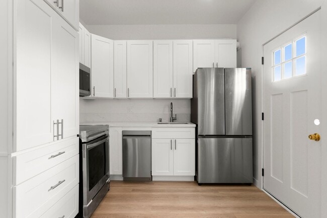 Interior Photo - 925 Isabel St