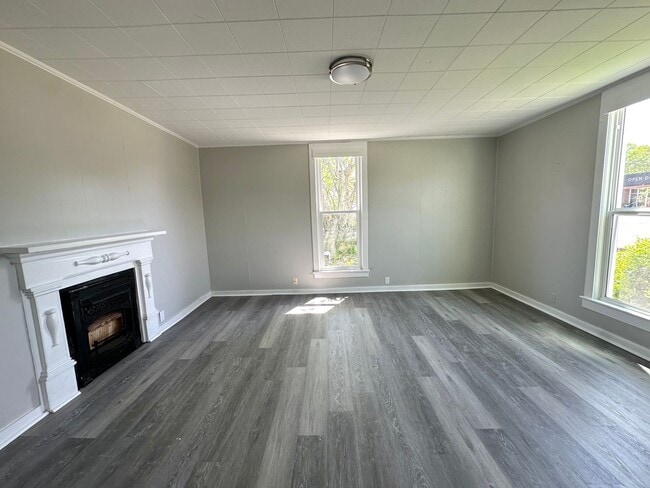 Building Photo - 1102 Batts Blvd