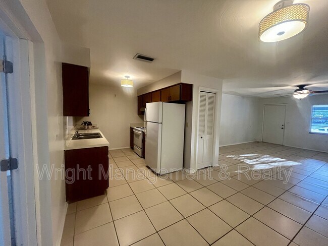 Building Photo - 705 Bayou Ave
