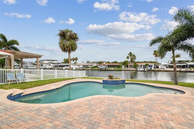 Building Photo - 3938 Versailles Dr