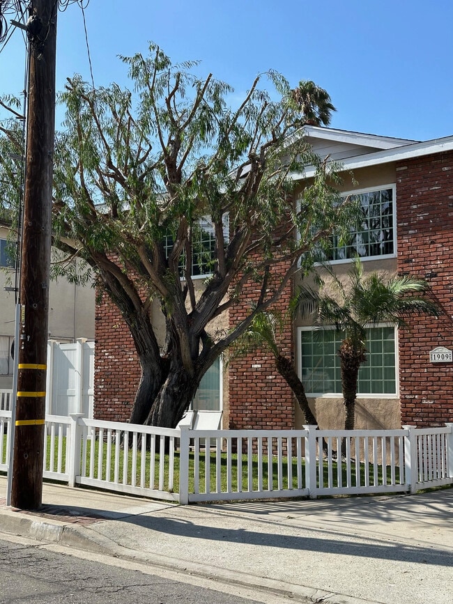 Building Photo - 1909 Bataan Rd