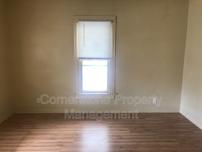 Building Photo - 1310 3rd Ave N