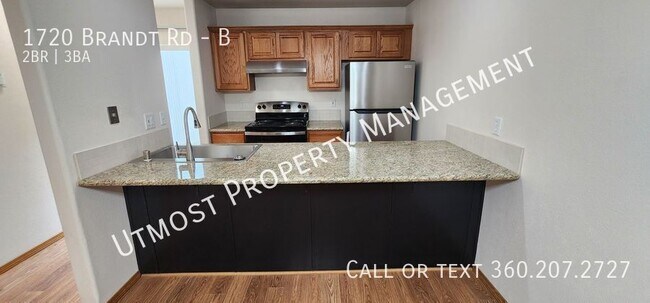 Building Photo - WOW, Two master suites with their own priv...