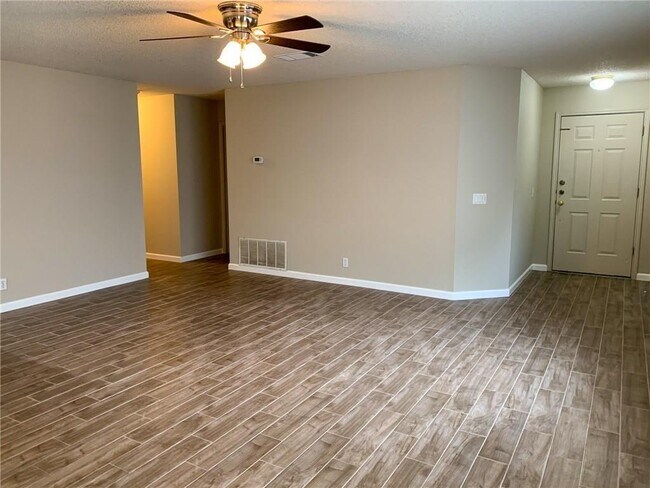 Foto del edificio - 9617 Copper Creek Dr