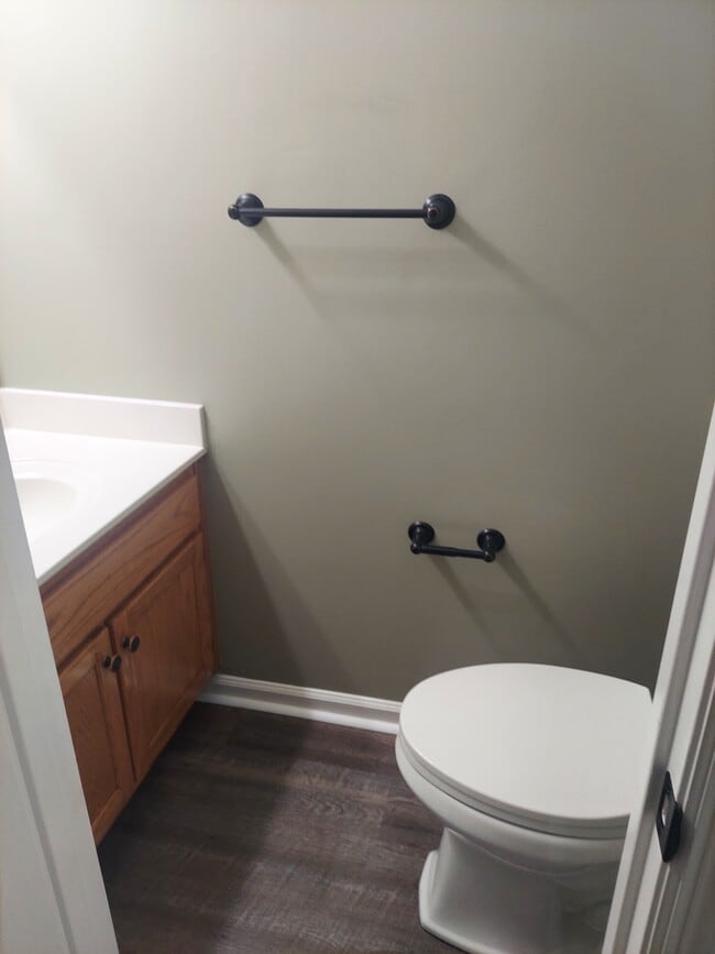 Half bath - 108 Bell St