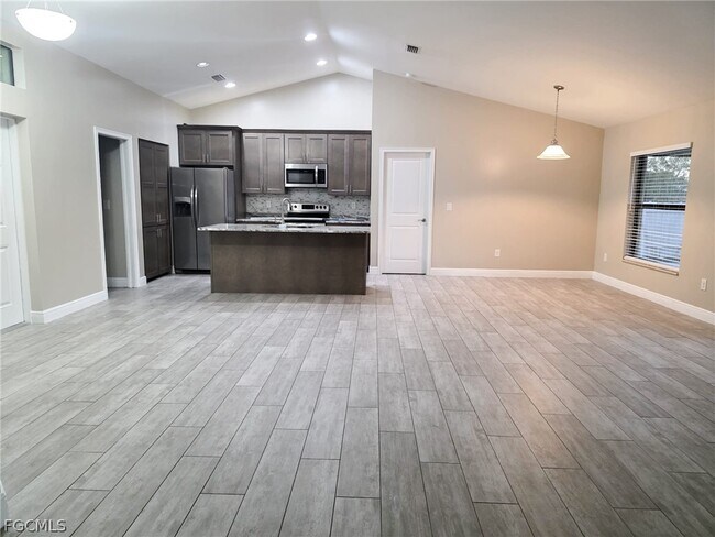 Foto del edificio - 4120 NE 15th Pl