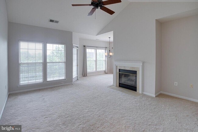 Foto del edificio - 4132 Fountainside Ln