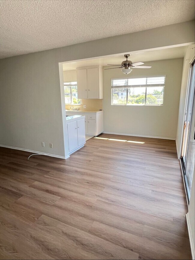 Foto del edificio - 7832 W Manchester Ave