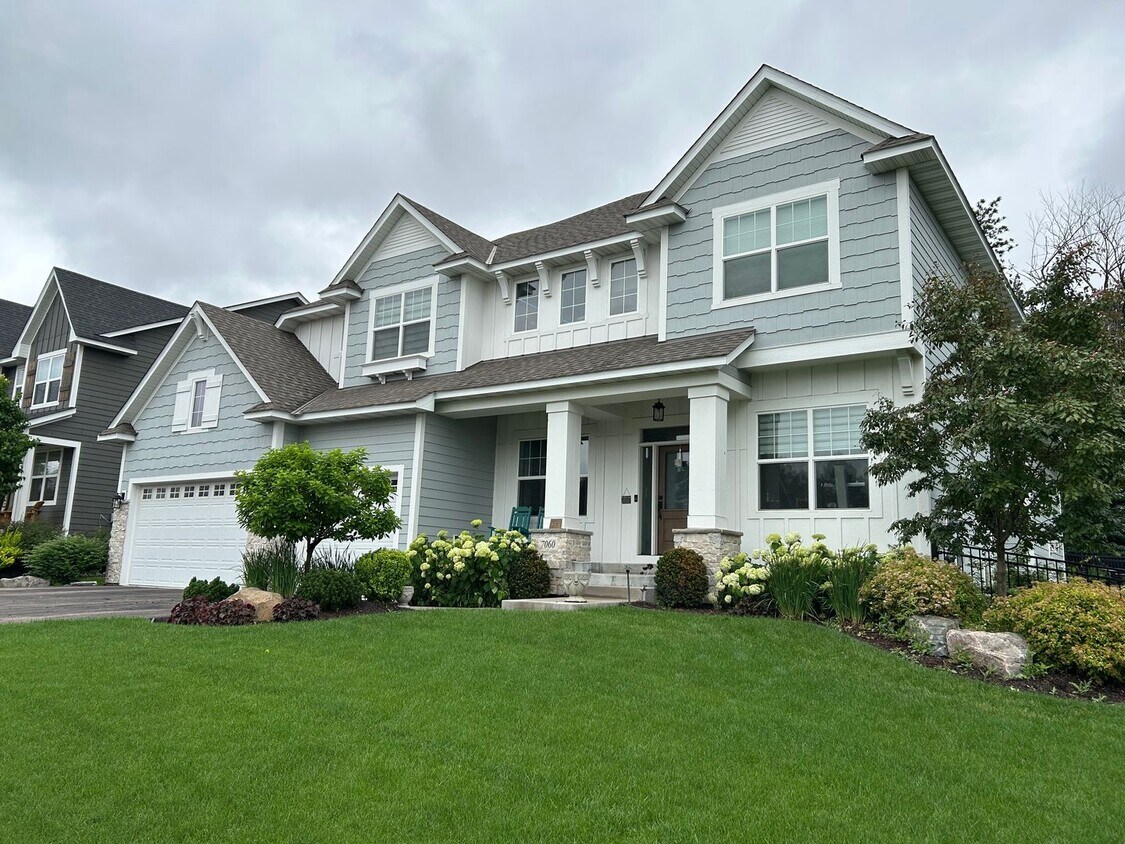 Foto principal - Luxury 5BR Home with Sport Court in Eastbr...