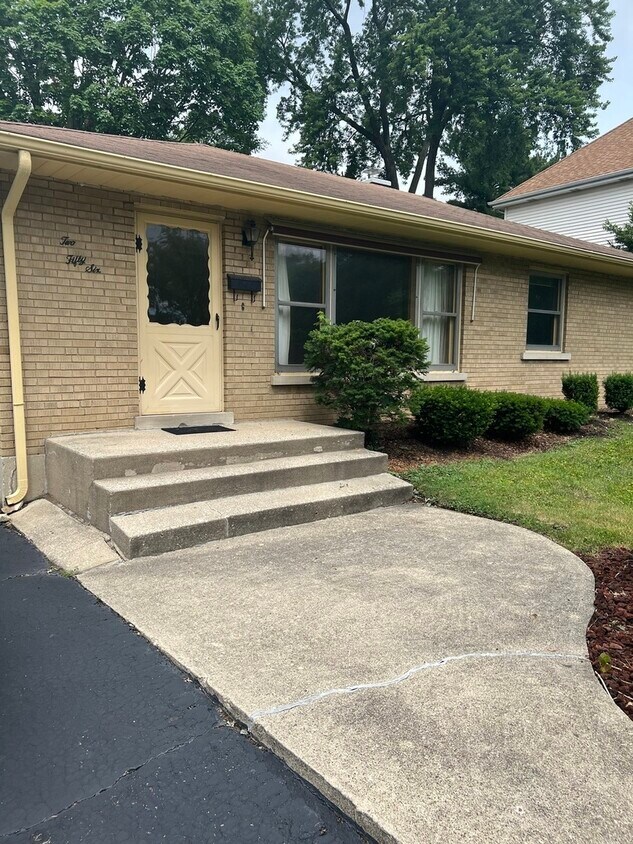 Primary Photo - 256 N Jackson Rd