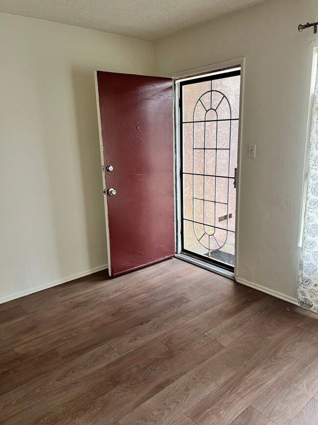 living room - 920 S Fann St