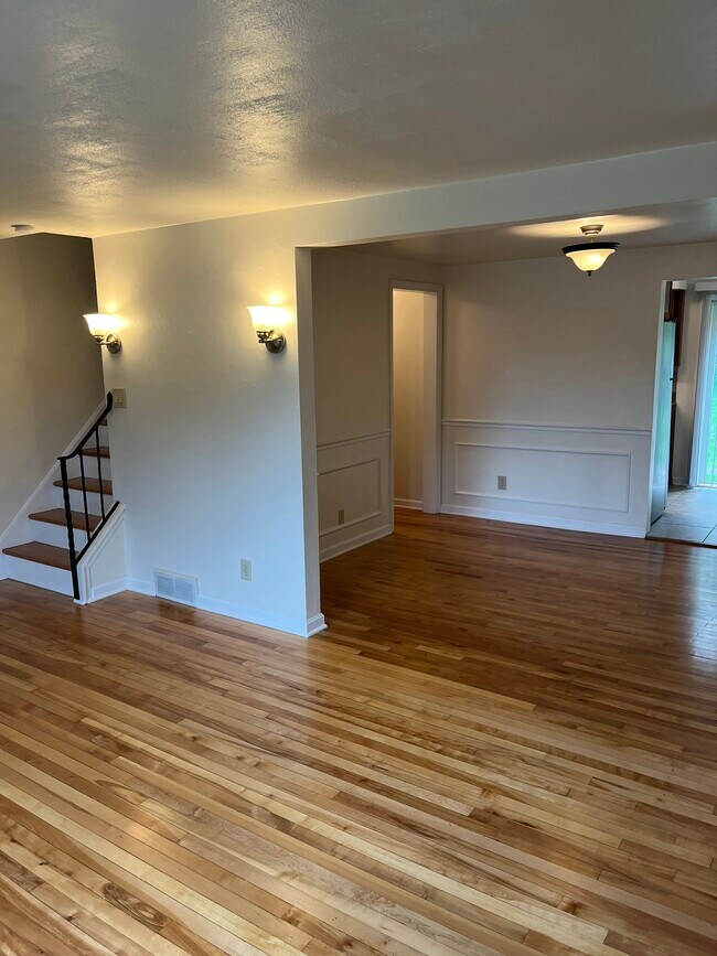 Living Room - 672 Crystal Dr
