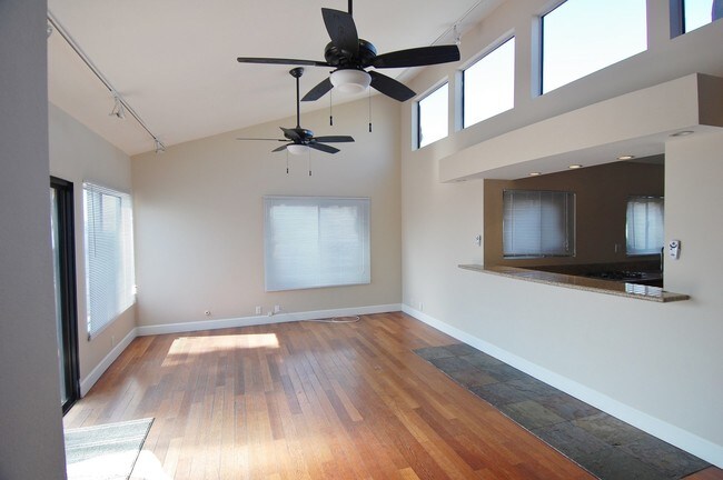 Building Photo - 116 Avenida Califia