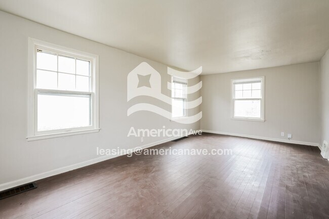 Foto del edificio - 1325 N Meade St