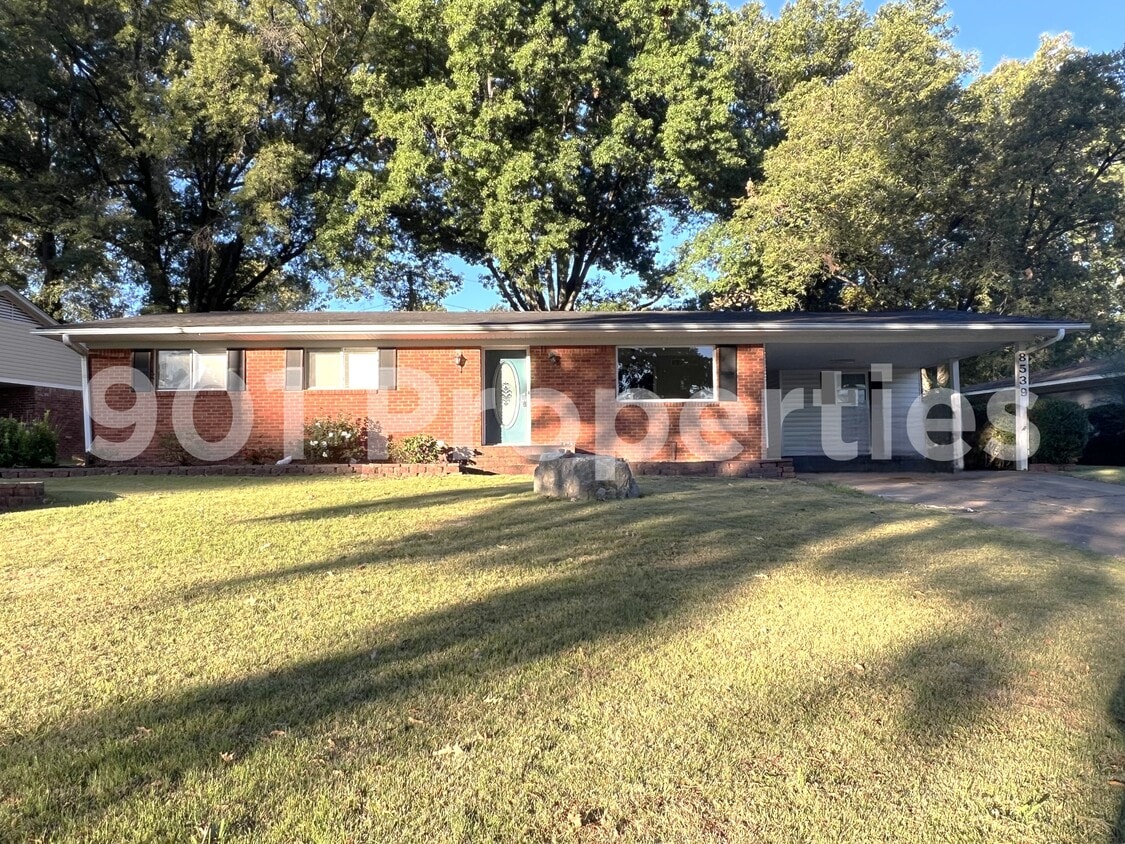 Foto principal - 8539 Chesterfield Dr