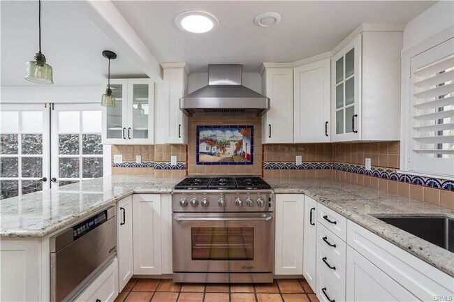 Foto del edificio - 306 Avenida Monterey