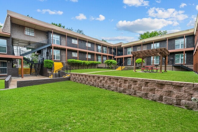 Building Photo - Marisol Villas Apartments