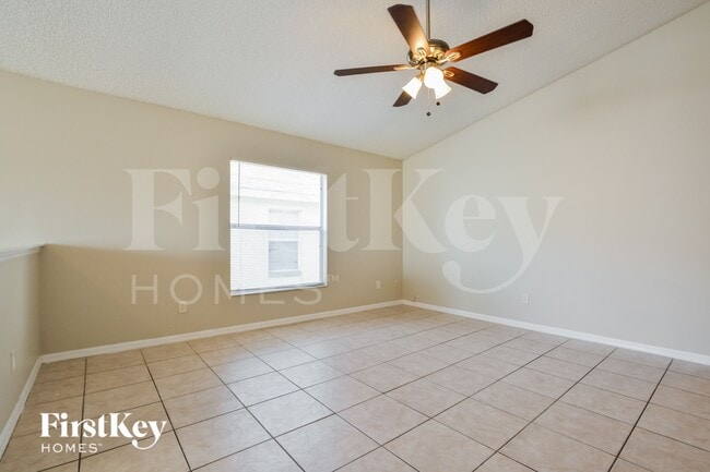 Foto del edificio - 7571 Groveoak Dr